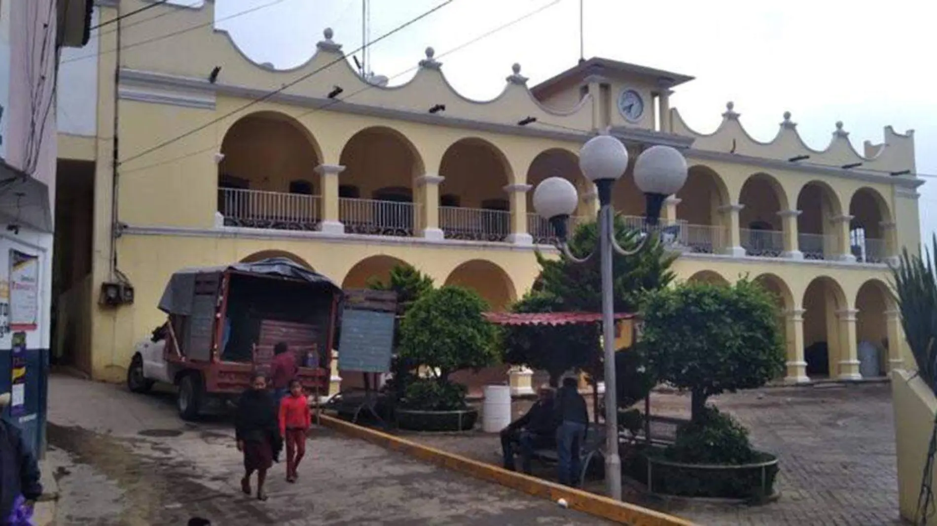 Dos personas resultaron lesionadas por arma de fuego en pleno centro de Coyomeapan